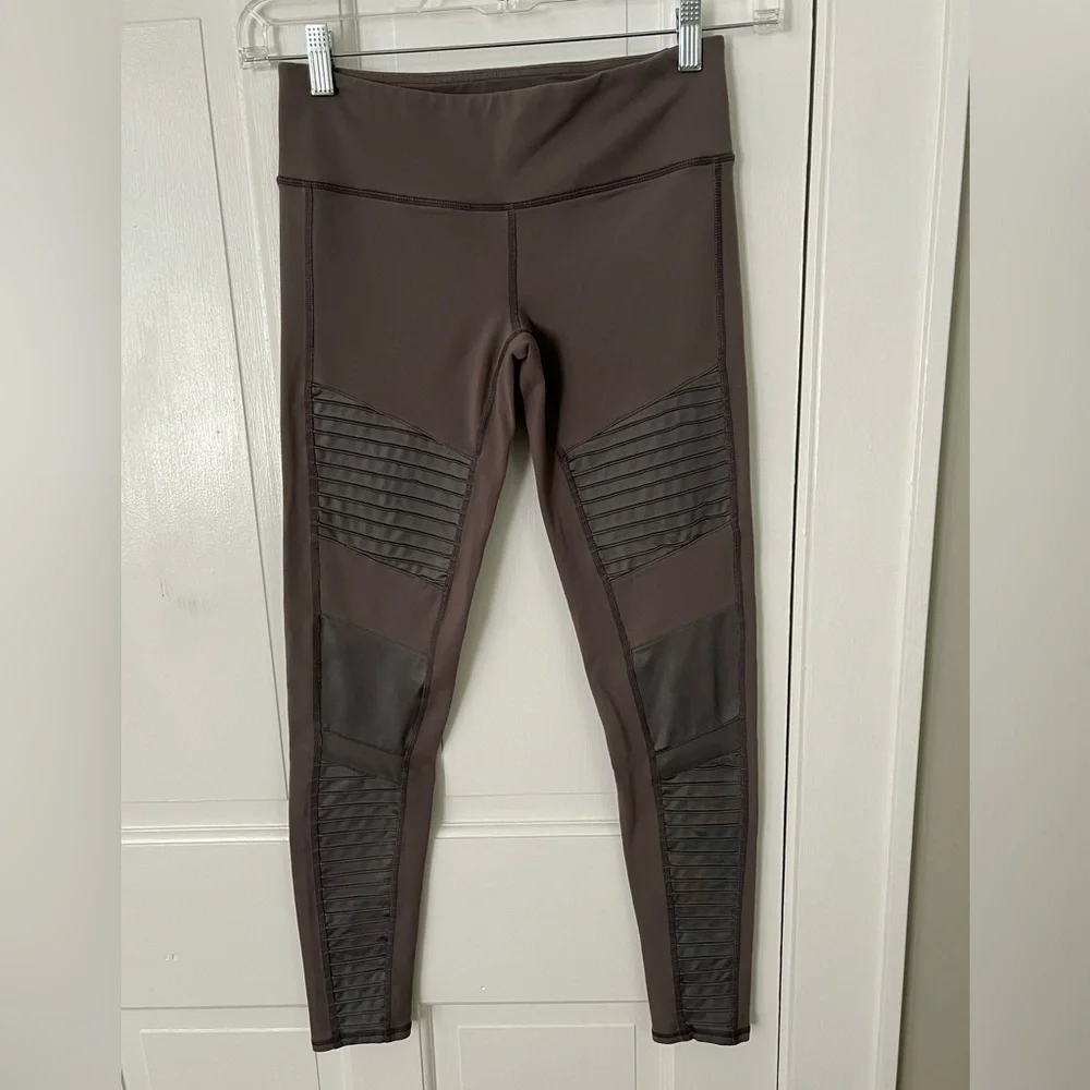 ALO Yoga Grey Anthracite Moto Leggings Mesh Panels Activewear Athleisure small